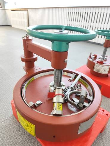 Quick opening Closure